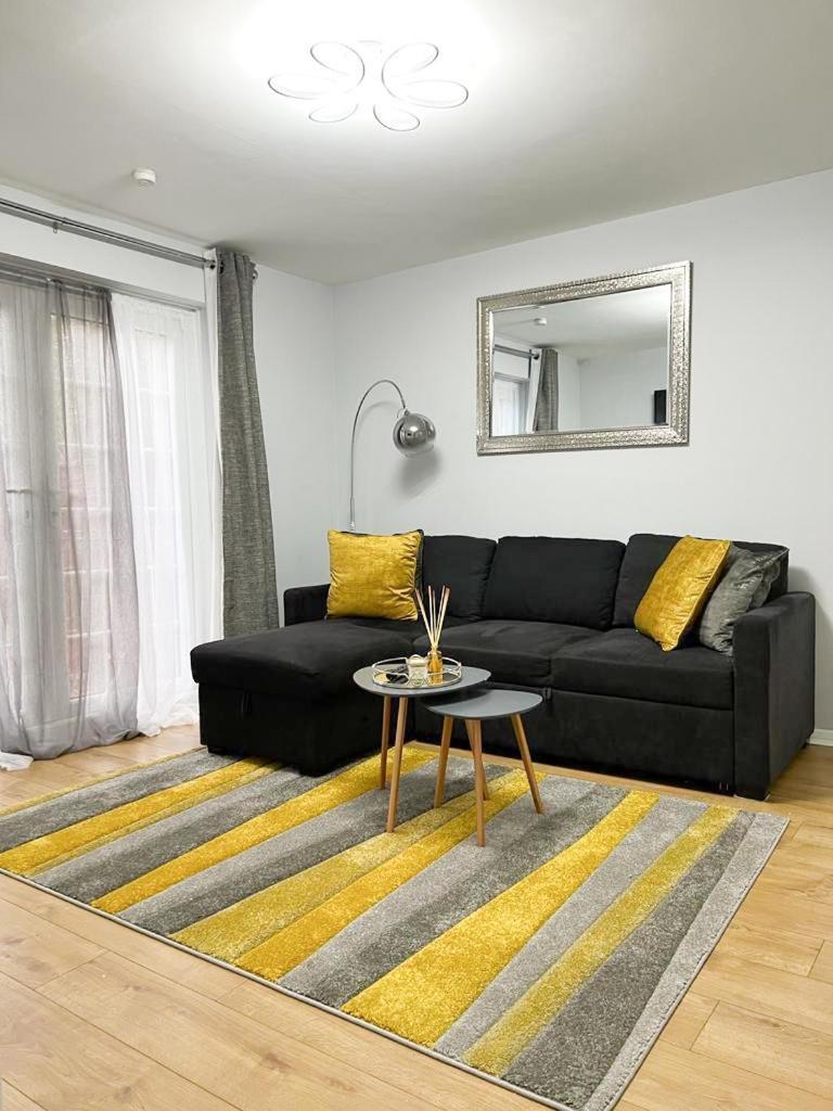 Beautiful Apartment In Beckton With Private Entrance And Garden 伦敦 外观 照片